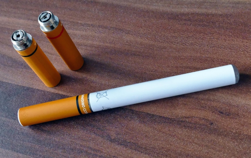 e-cigarette-OLLIOULES-min_electronic_cigarette_e_cigarette_nicotine_vapor_vaporizer_smoke_tobacco-663282